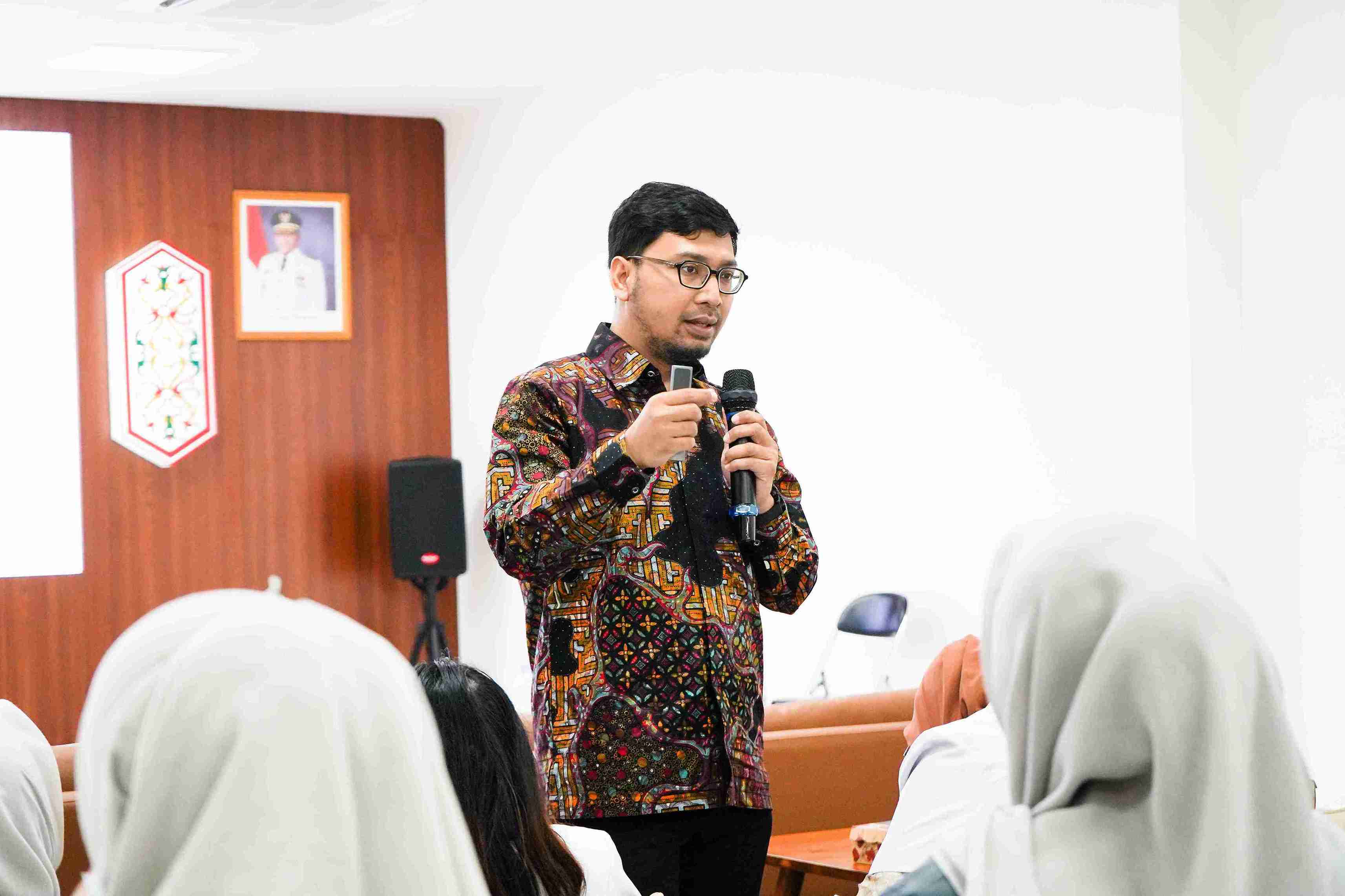 Tingkatkan Kompetensi Bidan, RSUD Hanau Gelar Pelatihan Deteksi Dini Kanker Serviks Bersama Pakar UGM