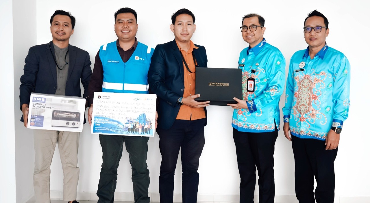 PLN UP3 Pangkalan Bun Berikan Apresiasi kepada RSUD Hanau pada Hari Pelanggan Nasional